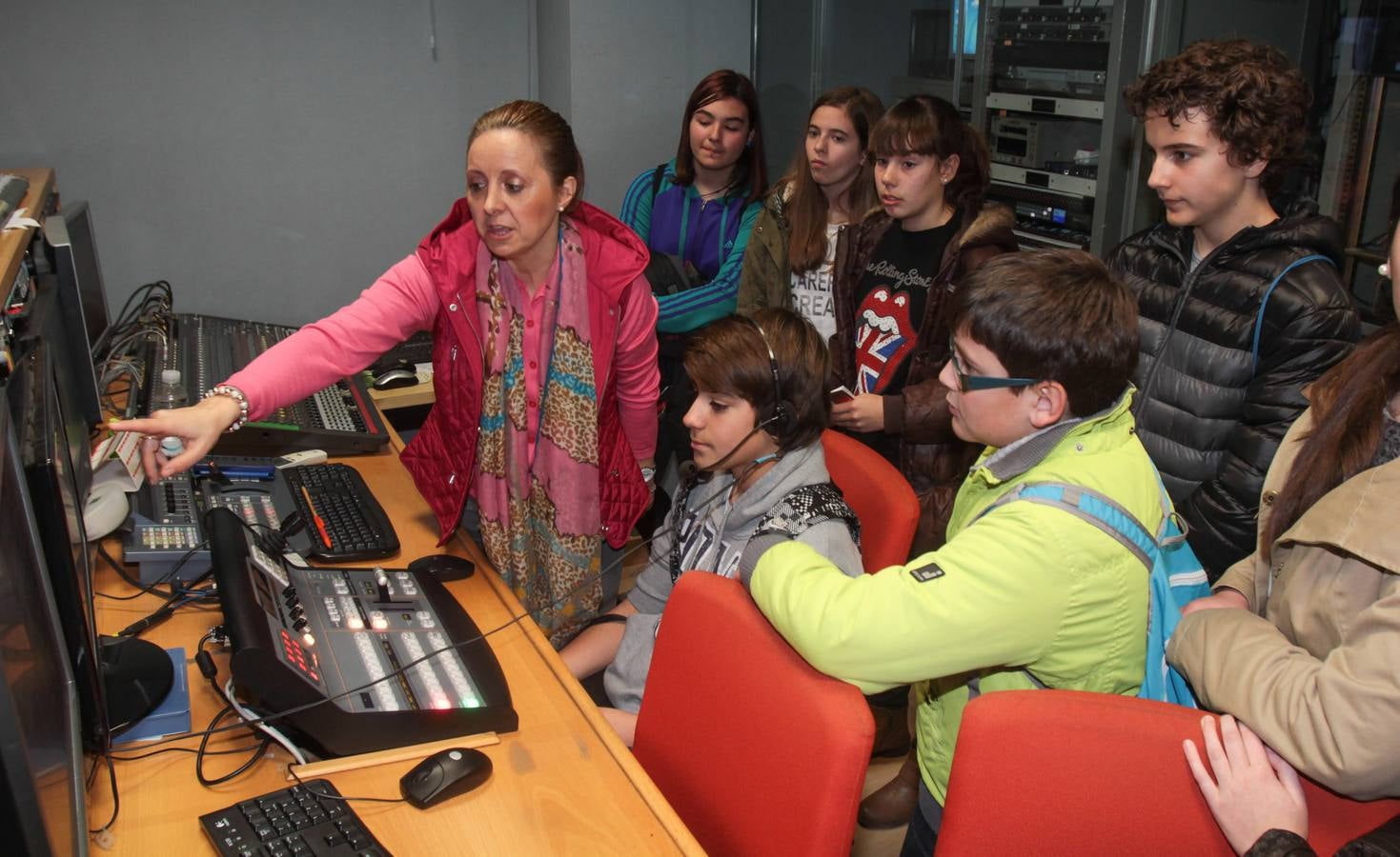 Los alumnos de 1º y 2º de la ESO del IES Gonzalo de Berceo visitan la multimedia de Diario LA RIOJA