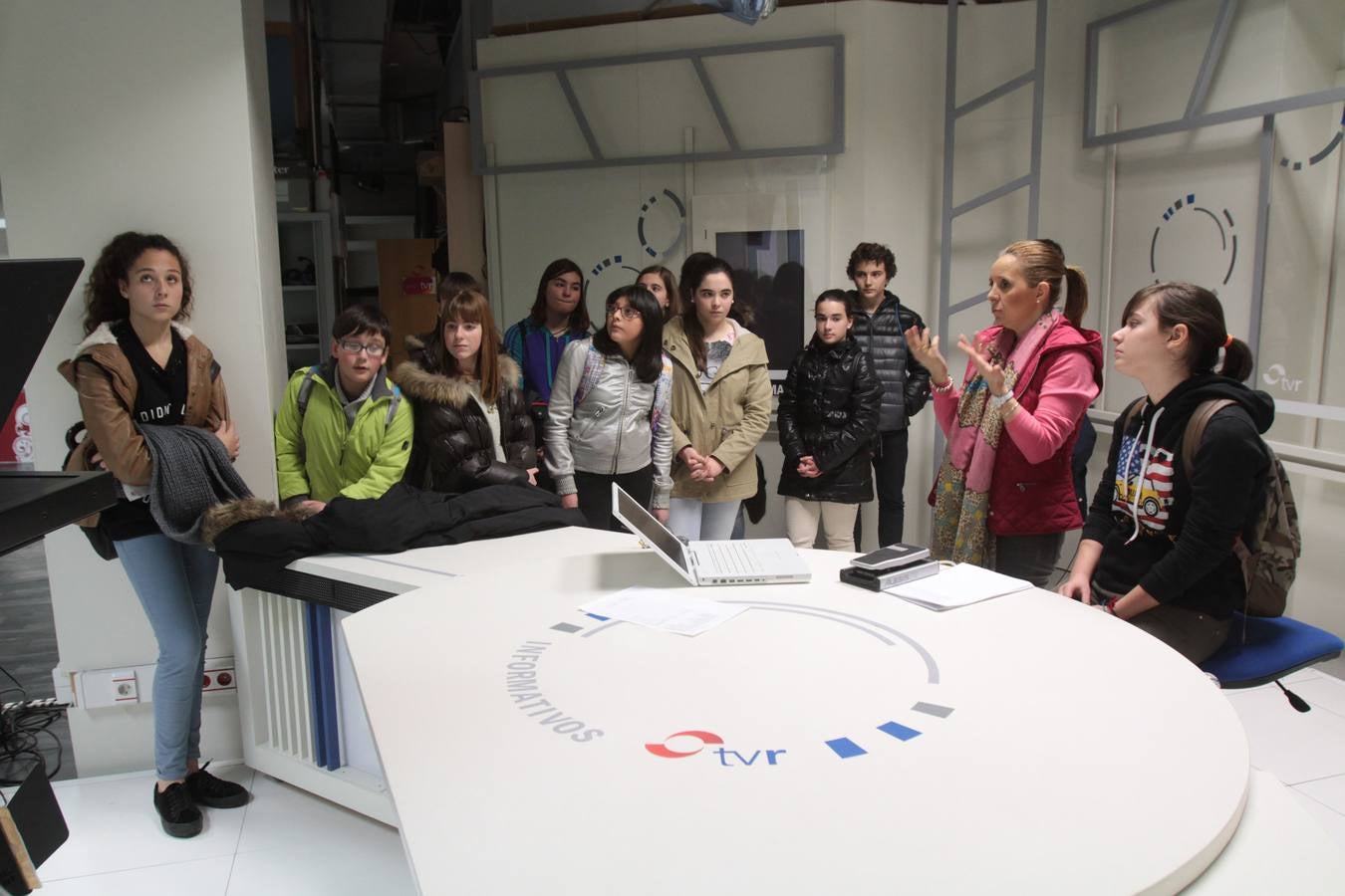 Los alumnos de 1º y 2º de la ESO del IES Gonzalo de Berceo visitan la multimedia de Diario LA RIOJA