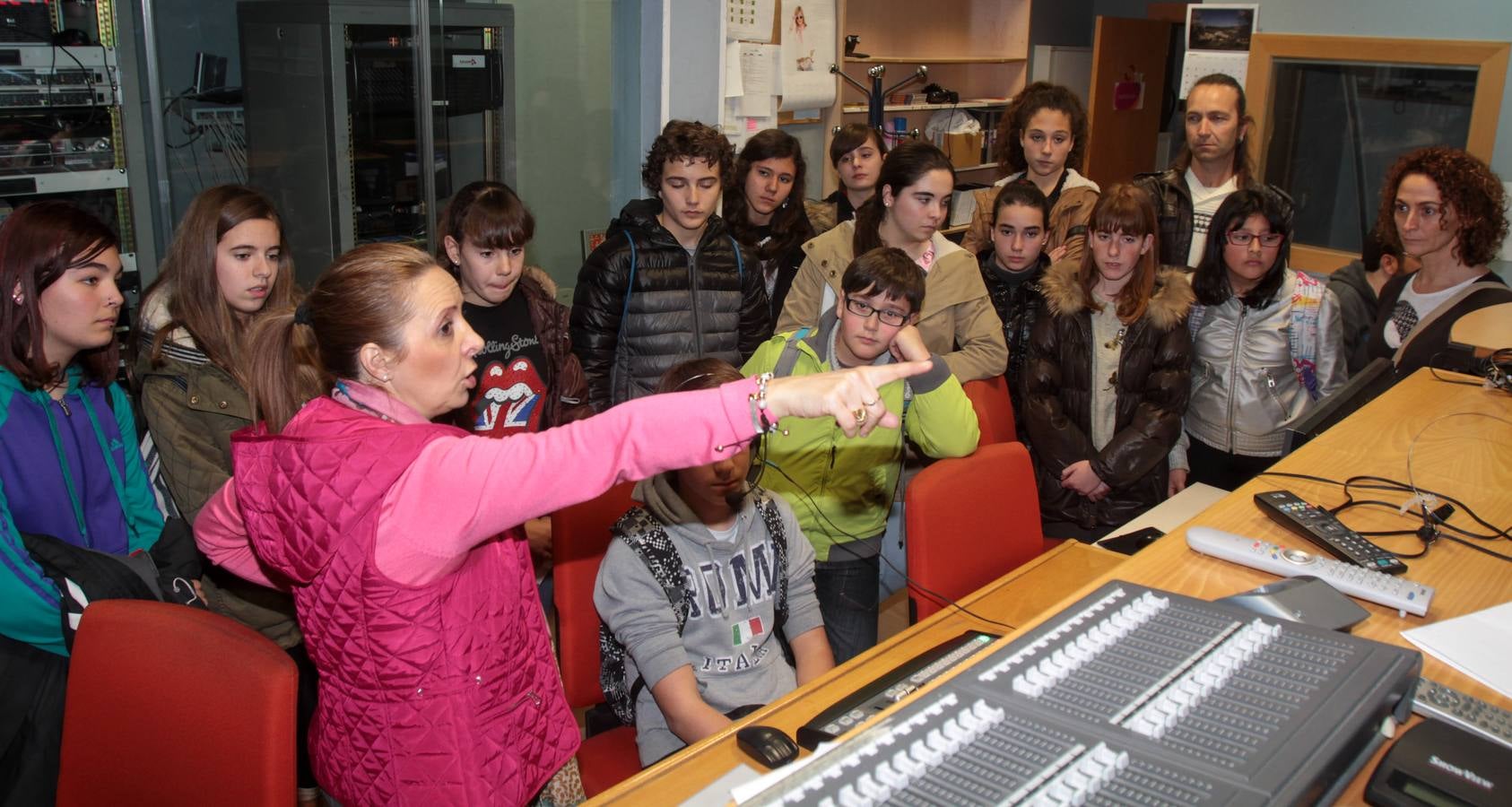 Los alumnos de 1º y 2º de la ESO del IES Gonzalo de Berceo visitan la multimedia de Diario LA RIOJA