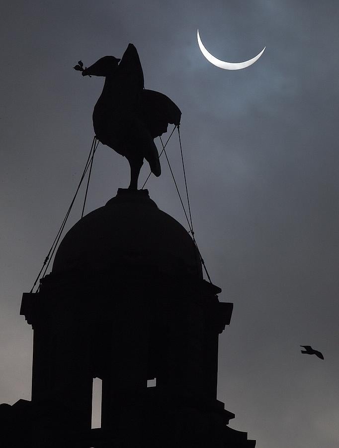 Eclipse solar 2015: Así se ha vivido. LIVERPOOL (REINO UNIDO). Una imagen del  eclipse parcial de Sol con el que se despide el invierno y que  será total en las islas Feroe (Atlántico norte) y en las Svalbard (océano Glacial Ártico)