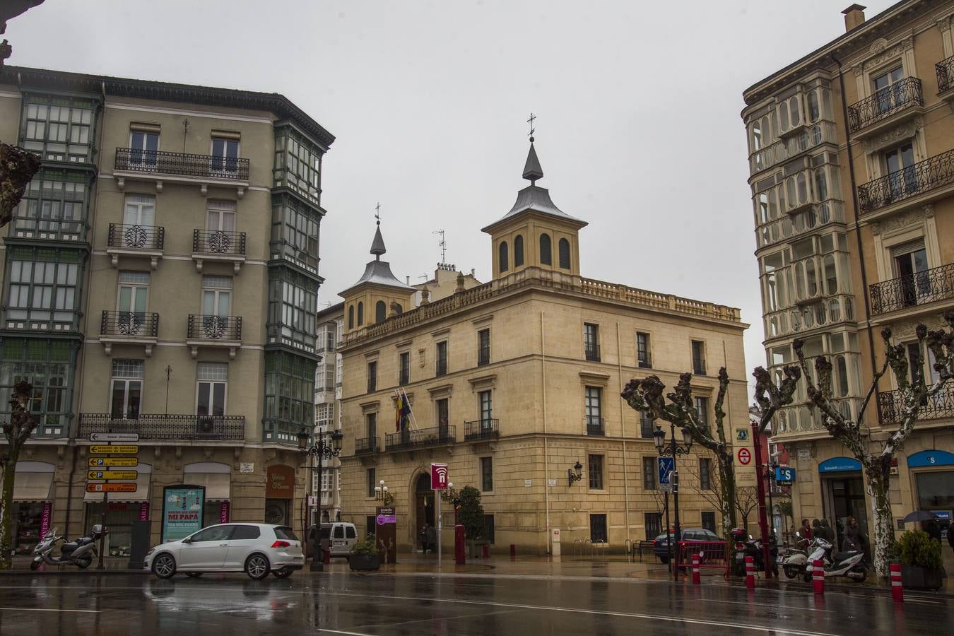 Logroño luce sus chapiteles
