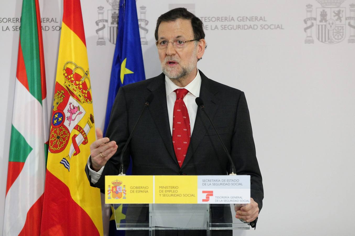 Mariano Rajoy, durante la rueda de prensa ofrecida en la delegación del Gobierno en Vitoria.