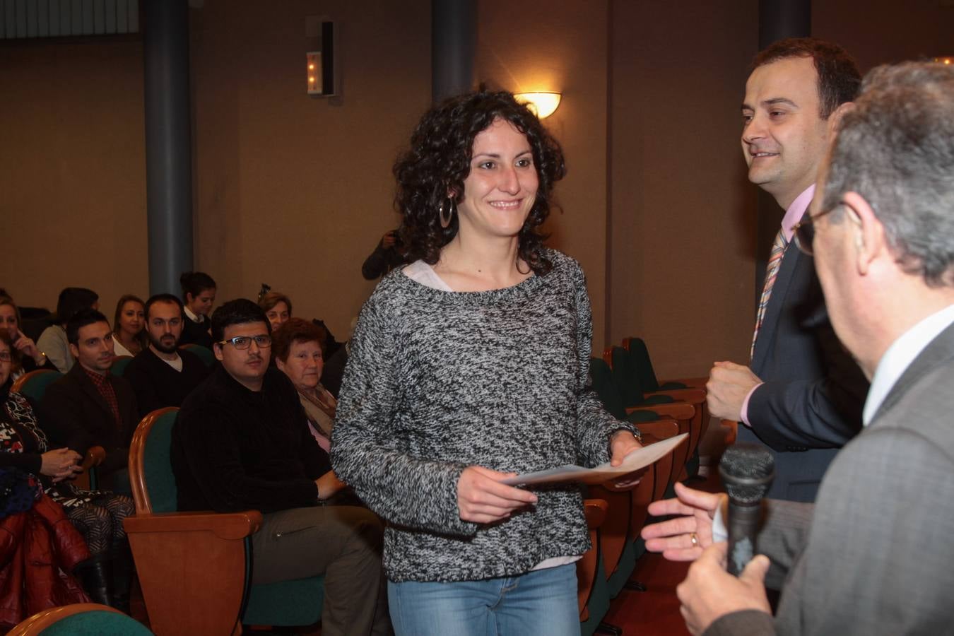 Entrega de diplomas e insignias a los titulados 2013/2014 de de la UNED