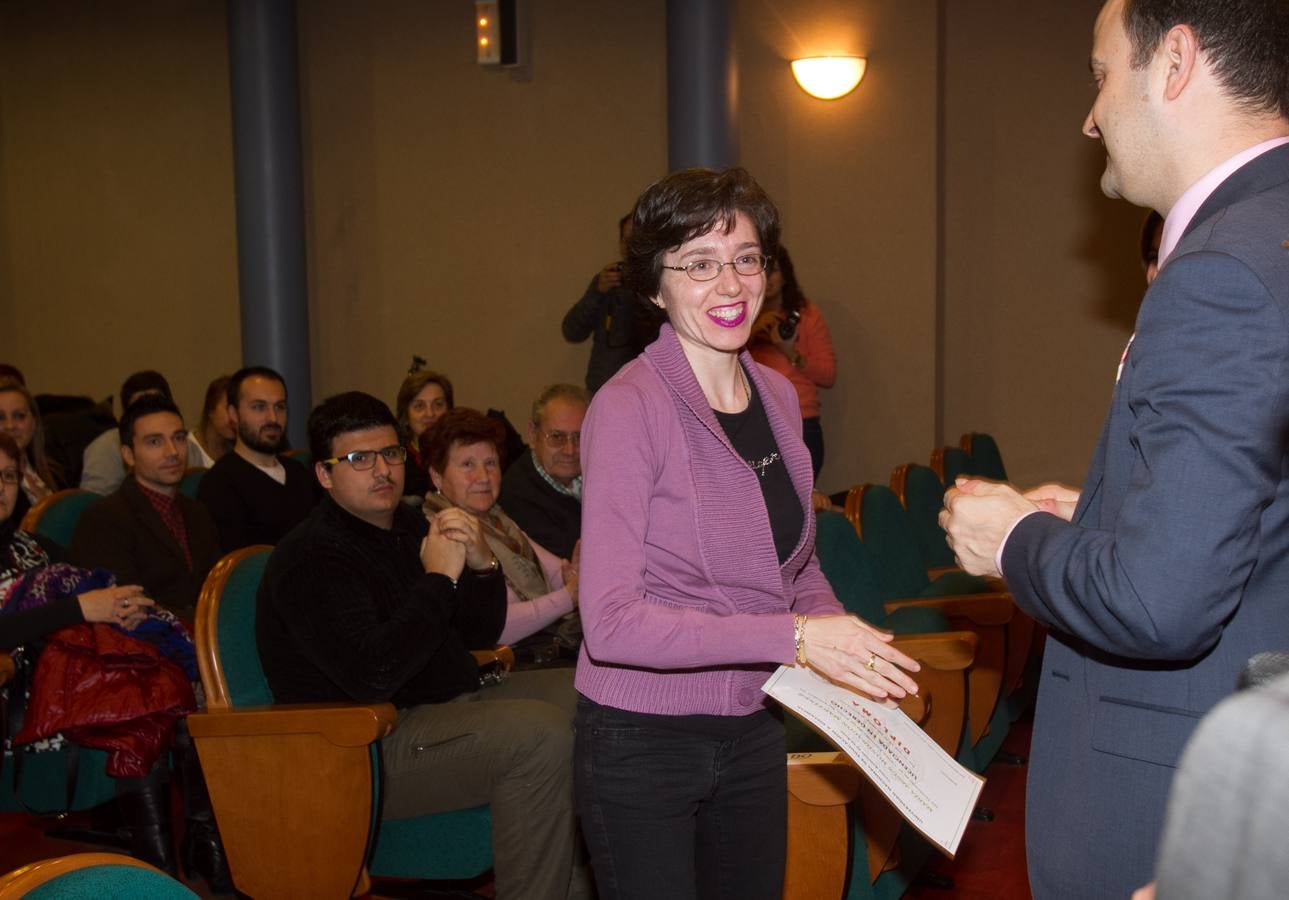 Entrega de diplomas e insignias a los titulados 2013/2014 de de la UNED