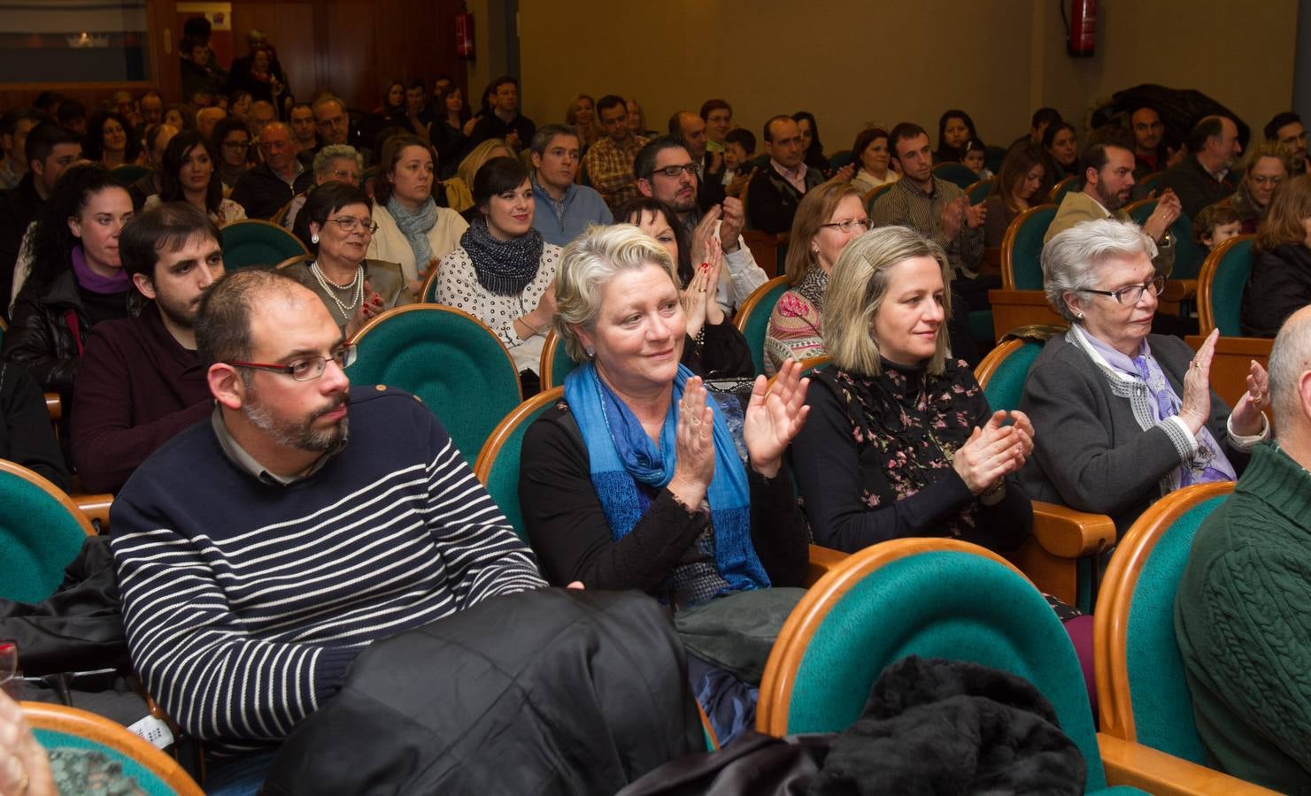 Entrega de diplomas e insignias a los titulados 2013/2014 de de la UNED