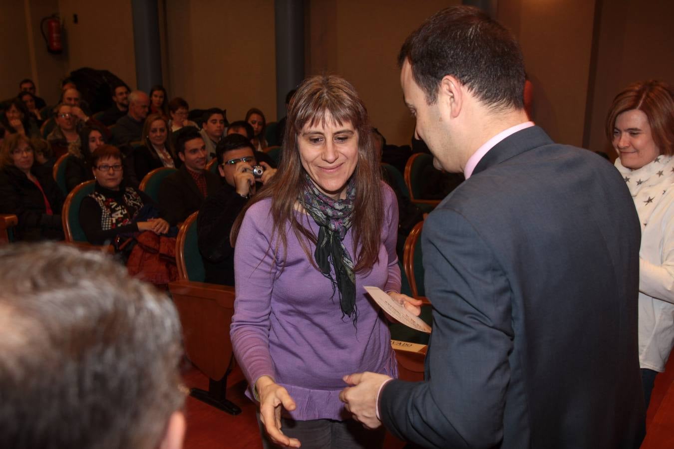 Entrega de diplomas e insignias a los titulados 2013/2014 de de la UNED