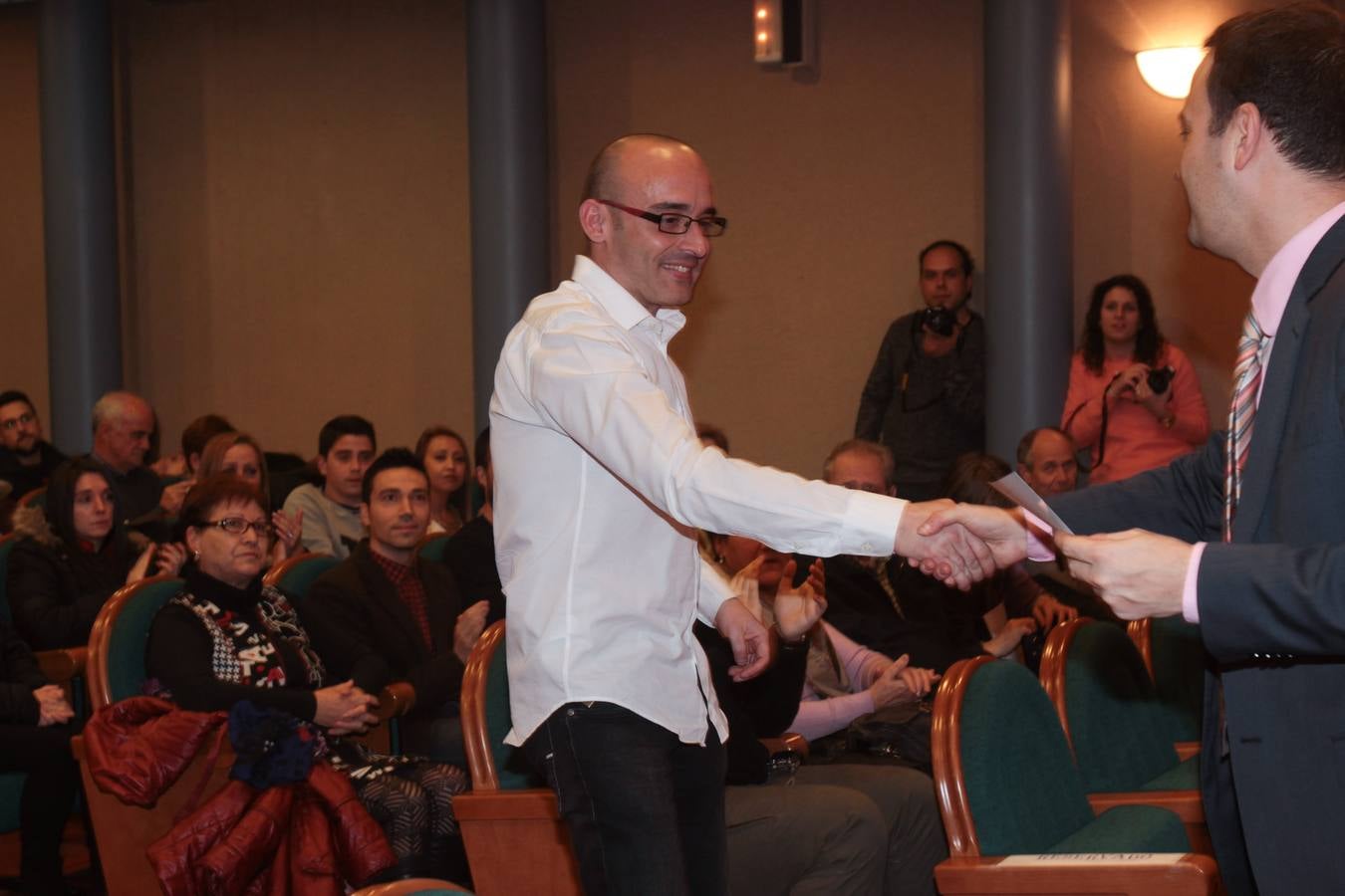 Entrega de diplomas e insignias a los titulados 2013/2014 de de la UNED