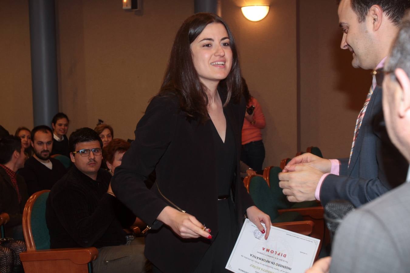 Entrega de diplomas e insignias a los titulados 2013/2014 de de la UNED