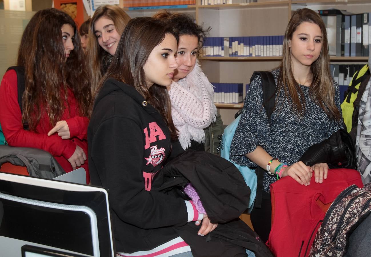 Alumnos de 3º A de la ESO del colegio Marianistas visitan la multimedia de Diario LA RIOJA