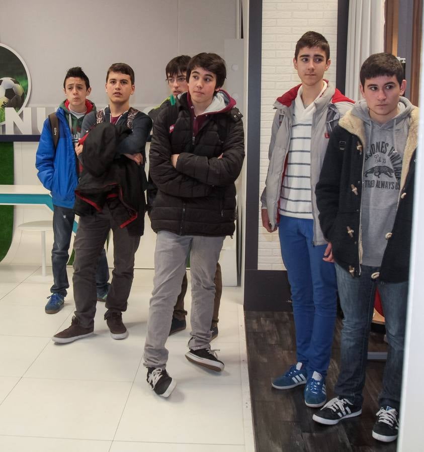 Alumnos de 3º A de la ESO del colegio Marianistas visitan la multimedia de Diario LA RIOJA