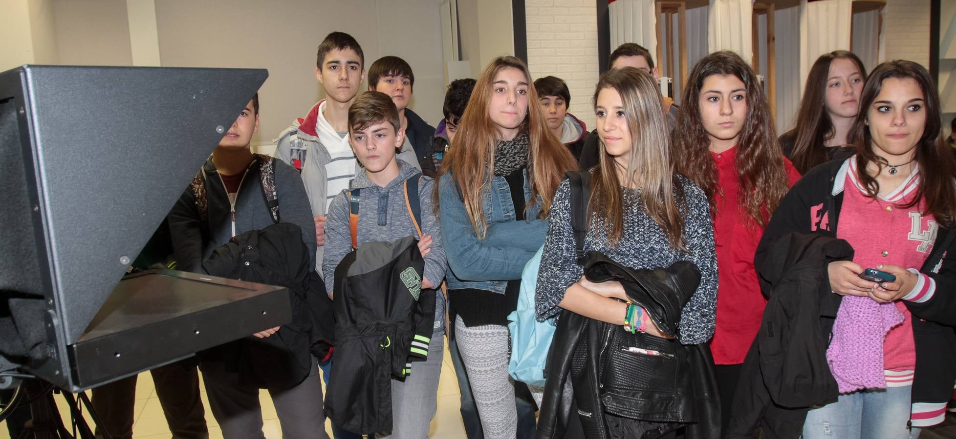 Alumnos de 3º A de la ESO del colegio Marianistas visitan la multimedia de Diario LA RIOJA