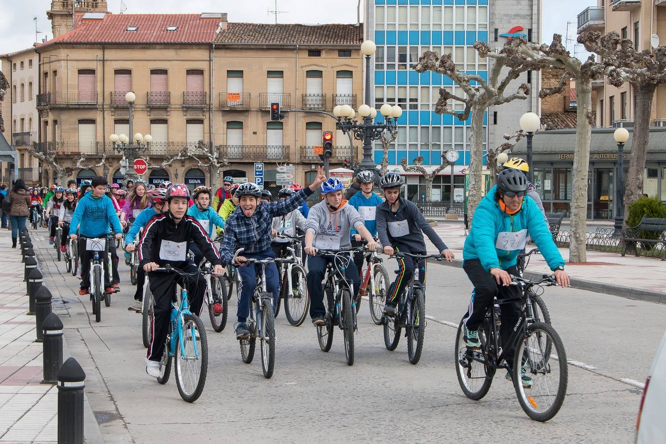 II Marcha Ciclista Solidaria, en favor de la Asociación Española contra el Cáncer en Santo Domingo de La Calzada