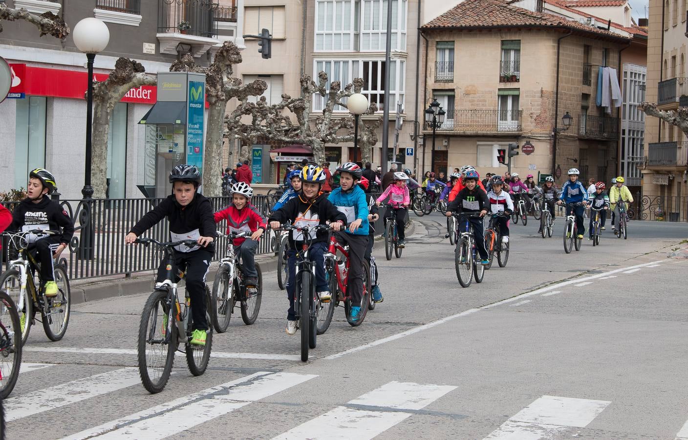 II Marcha Ciclista Solidaria, en favor de la Asociación Española contra el Cáncer en Santo Domingo de La Calzada