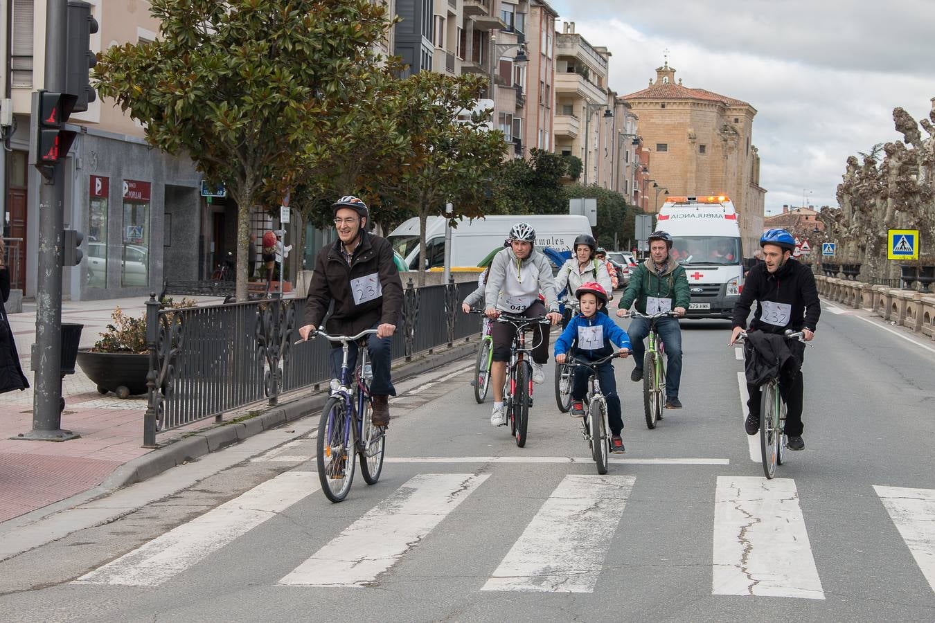 II Marcha Ciclista Solidaria, en favor de la Asociación Española contra el Cáncer en Santo Domingo de La Calzada