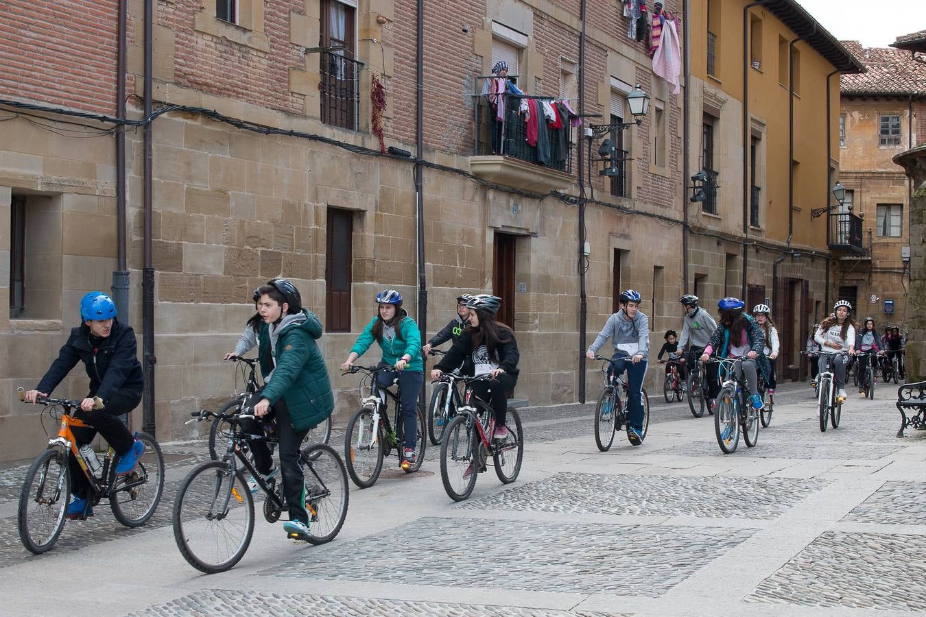 II Marcha Ciclista Solidaria, en favor de la Asociación Española contra el Cáncer en Santo Domingo de La Calzada