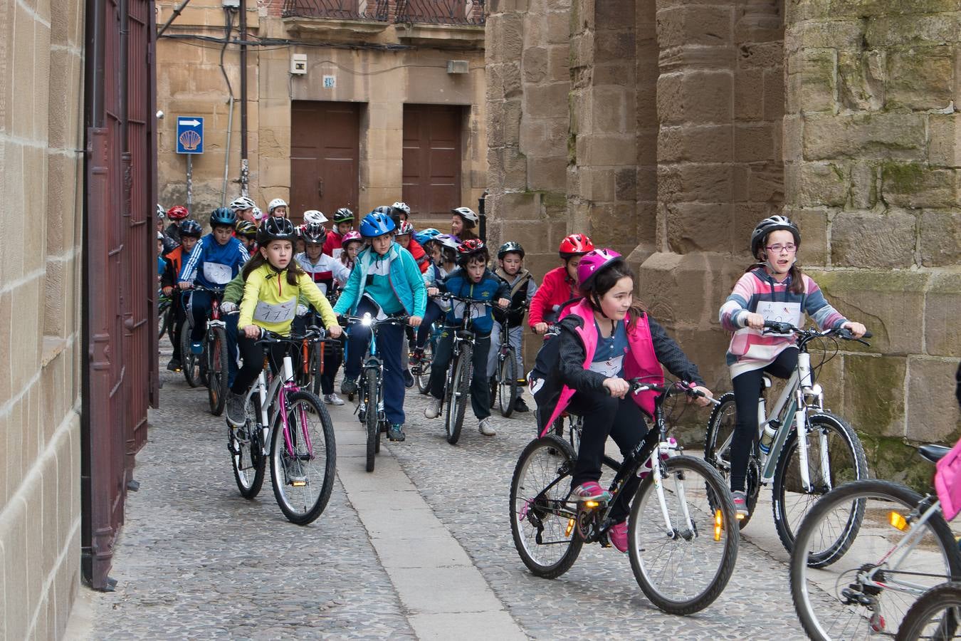 II Marcha Ciclista Solidaria, en favor de la Asociación Española contra el Cáncer en Santo Domingo de La Calzada