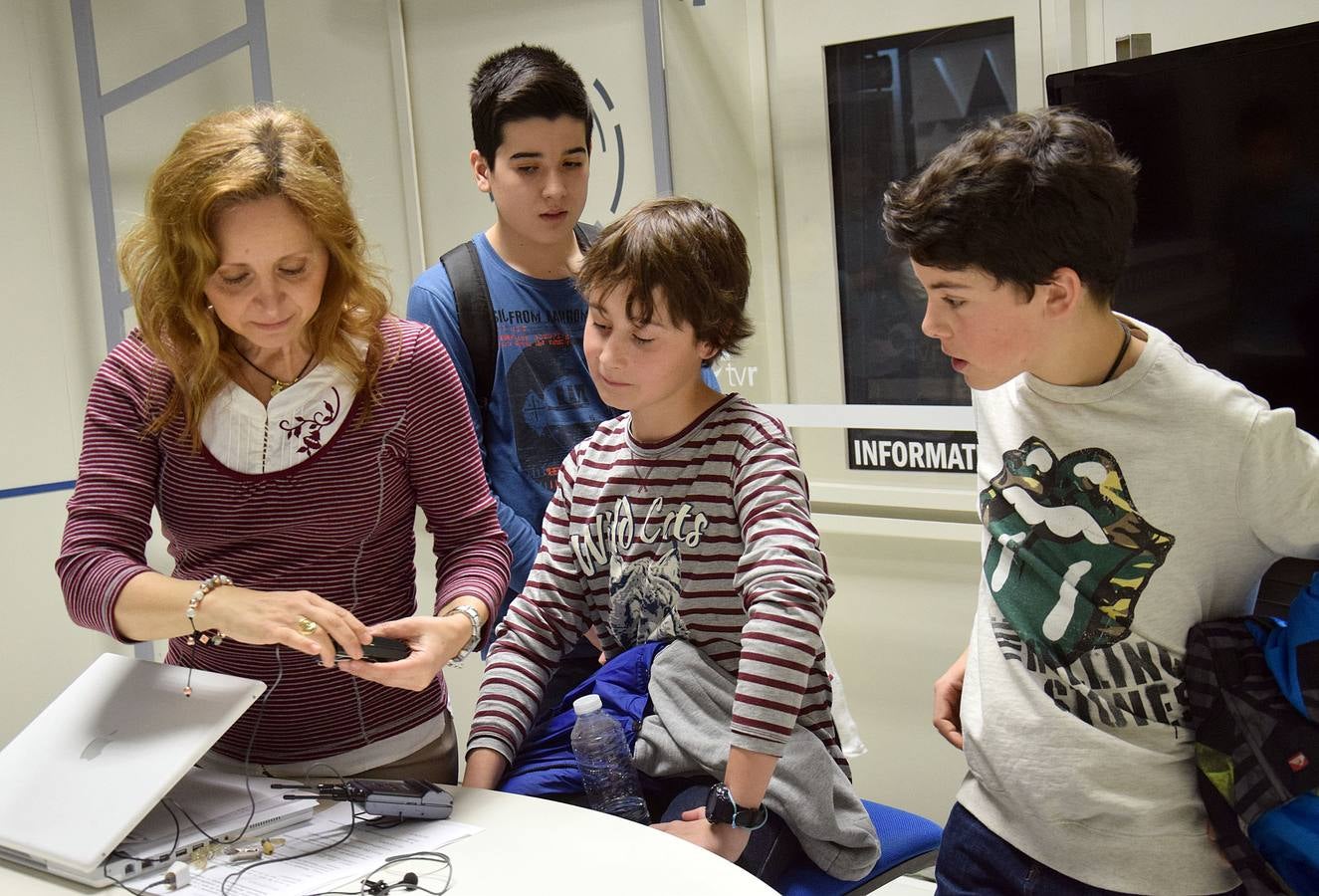 Alumnos de 1º y 2º de la ESO del Sies Rey Don García, sección Baños de Río Tobía, visitan la multimedia de Diario LA RIOJA