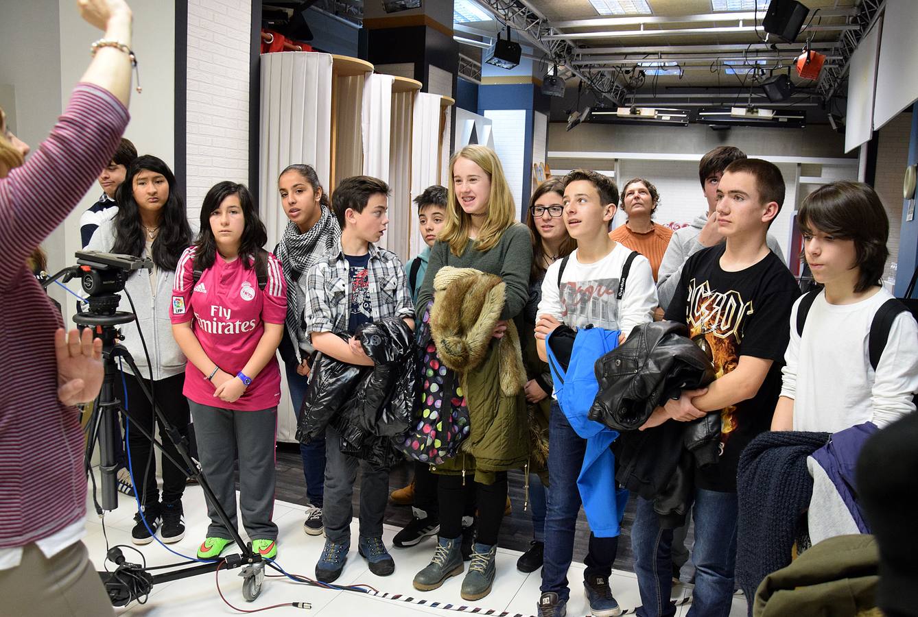 Alumnos de 1º y 2º de la ESO del Sies Rey Don García, sección Baños de Río Tobía, visitan la multimedia de Diario LA RIOJA