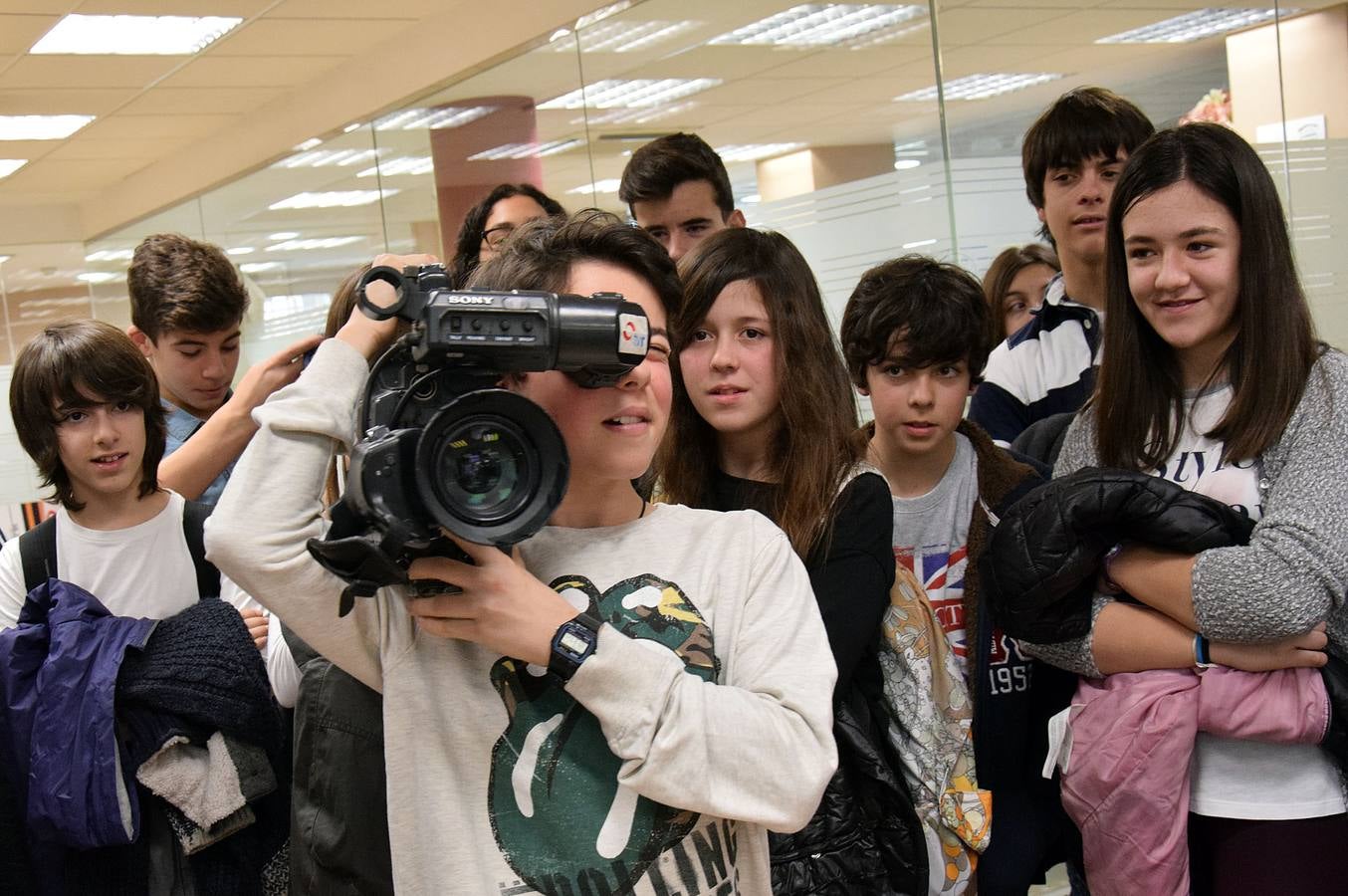 Alumnos de 1º y 2º de la ESO del Sies Rey Don García, sección Baños de Río Tobía, visitan la multimedia de Diario LA RIOJA