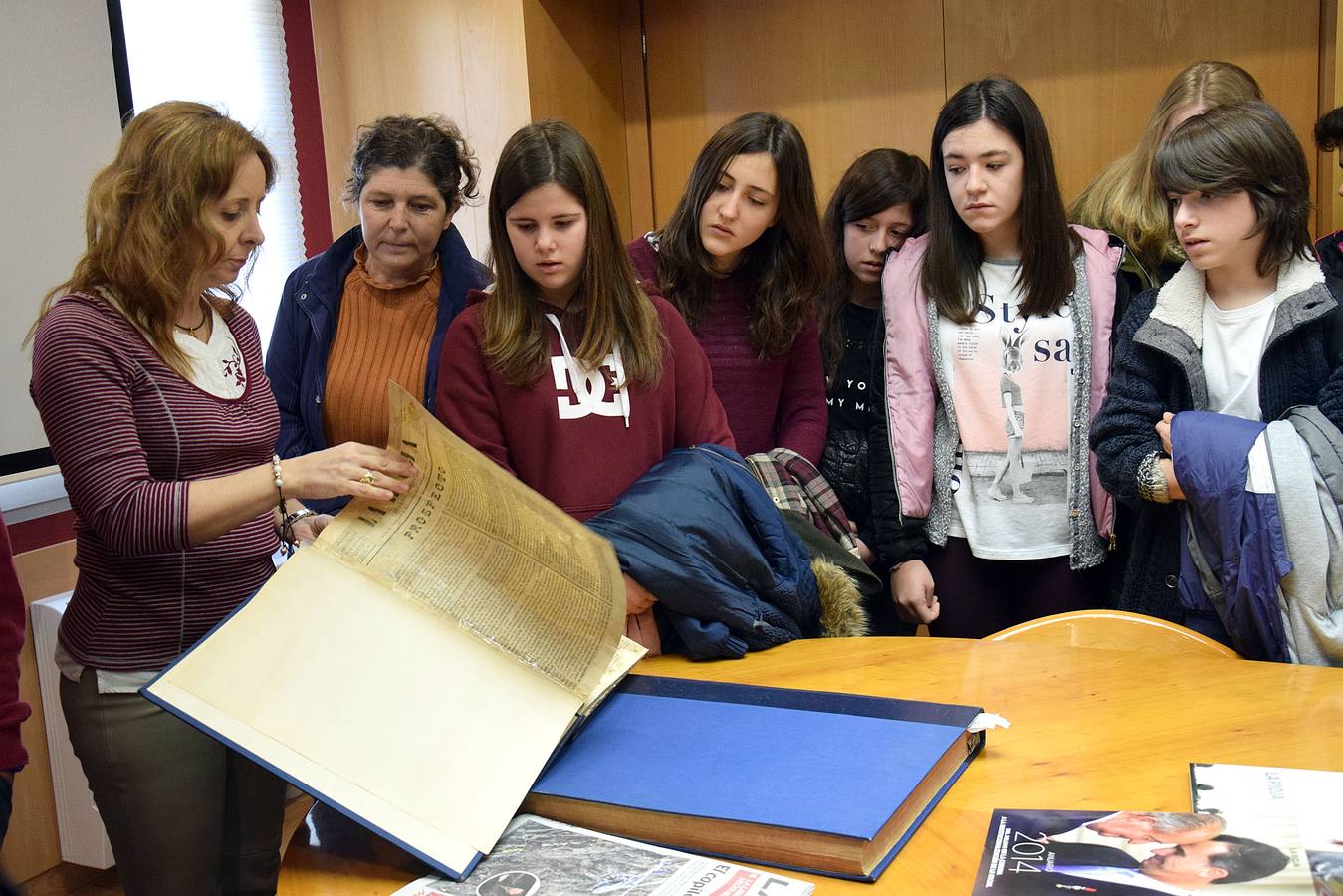 Alumnos de 1º y 2º de la ESO del Sies Rey Don García, sección Baños de Río Tobía, visitan la multimedia de Diario LA RIOJA