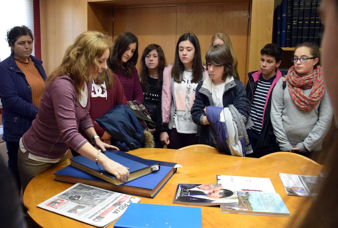 Alumnos de 1º y 2º de la ESO del Sies Rey Don García, sección Baños de Río Tobía, visitan la multimedia de Diario LA RIOJA