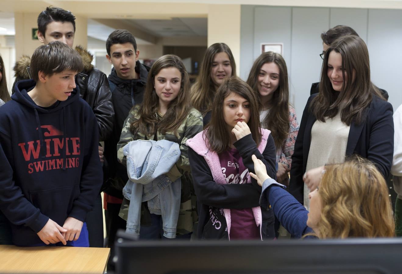 Alumnos de la ESO de 3ºB de Marianistas visitan la multimedia de Diario LA RIOJA