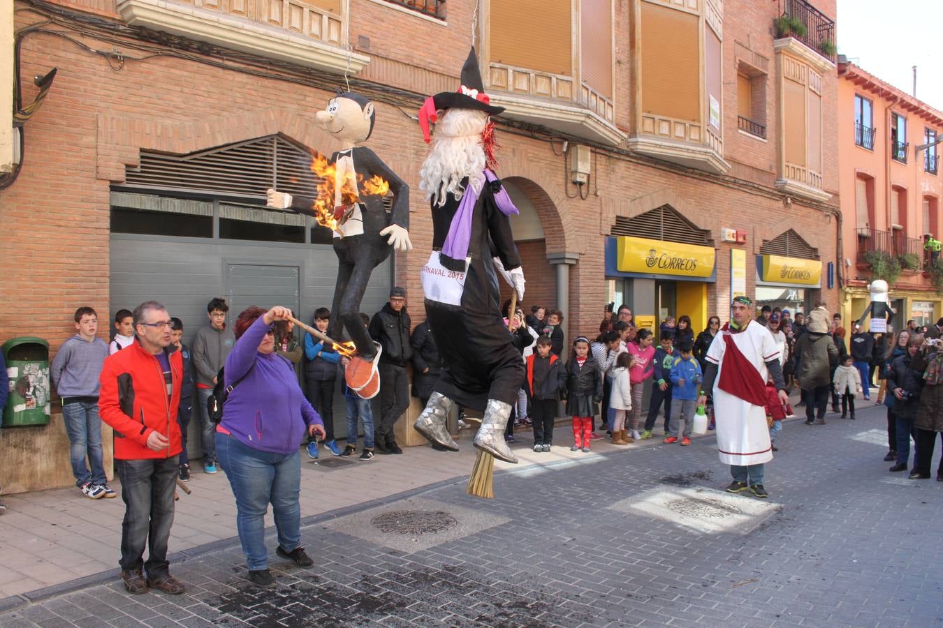 Alfaro celebra la quema de los Judas