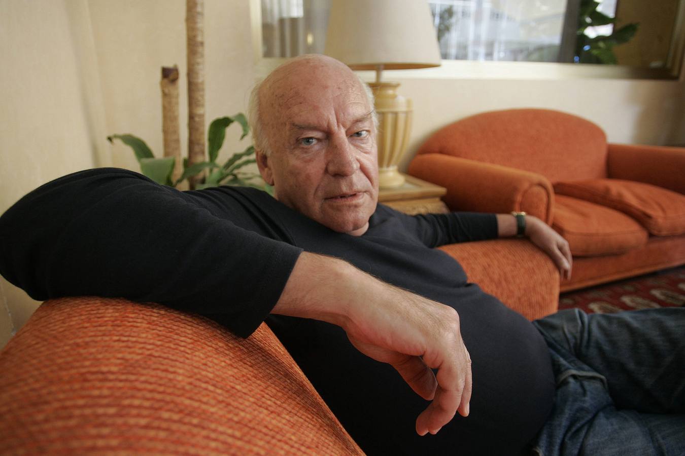 El periodista y escritor uruguayo Eduardo Galeano ha fallecido este lunes a los 74 años.