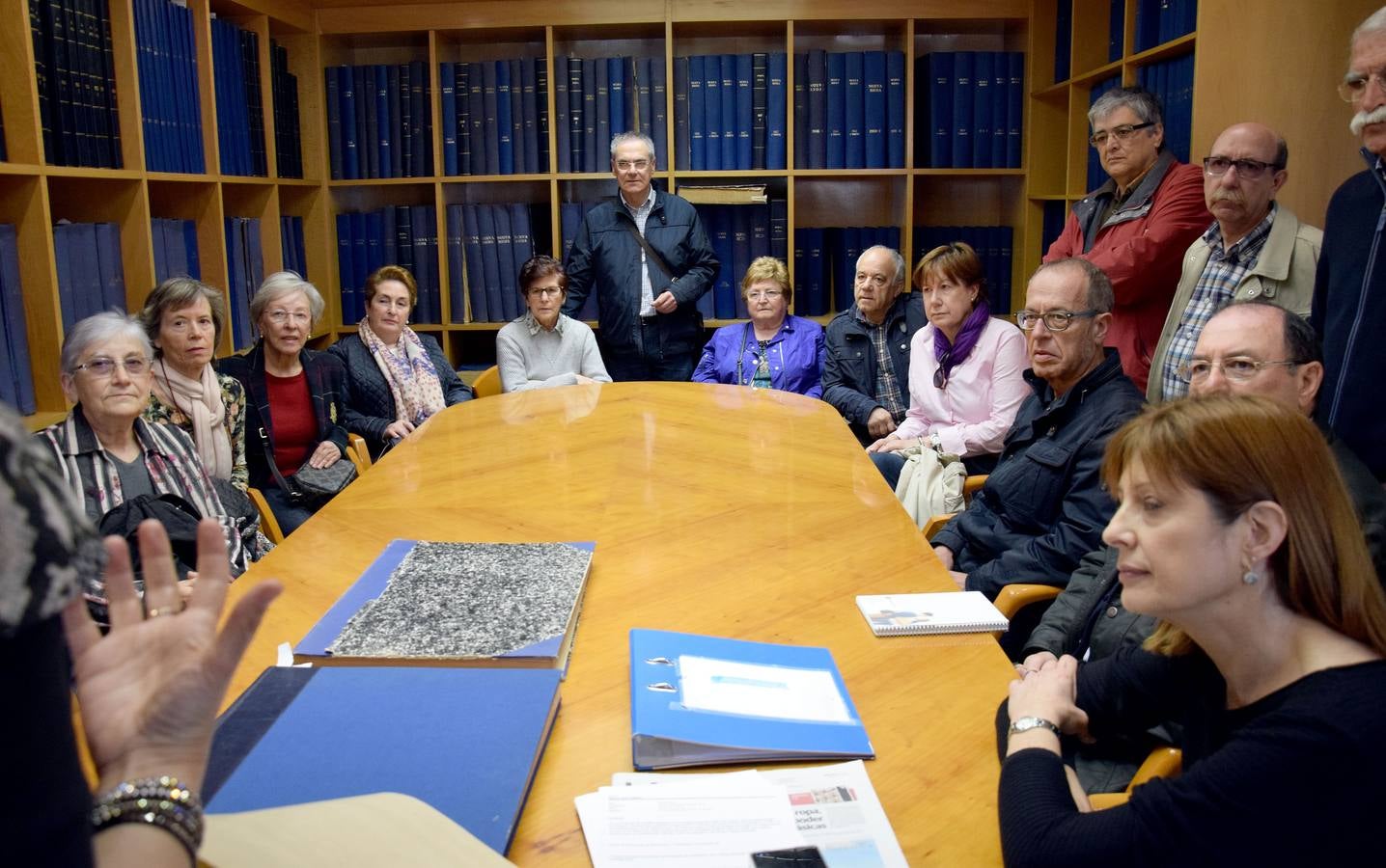 Alumnos de la Universidad de la Experiencia visitan la multimedia de Diario LA RIOJA