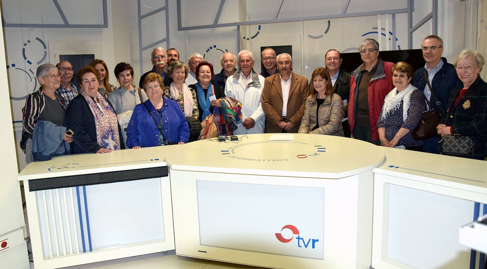 Alumnos de la Universidad de la Experiencia visitan la multimedia de Diario LA RIOJA