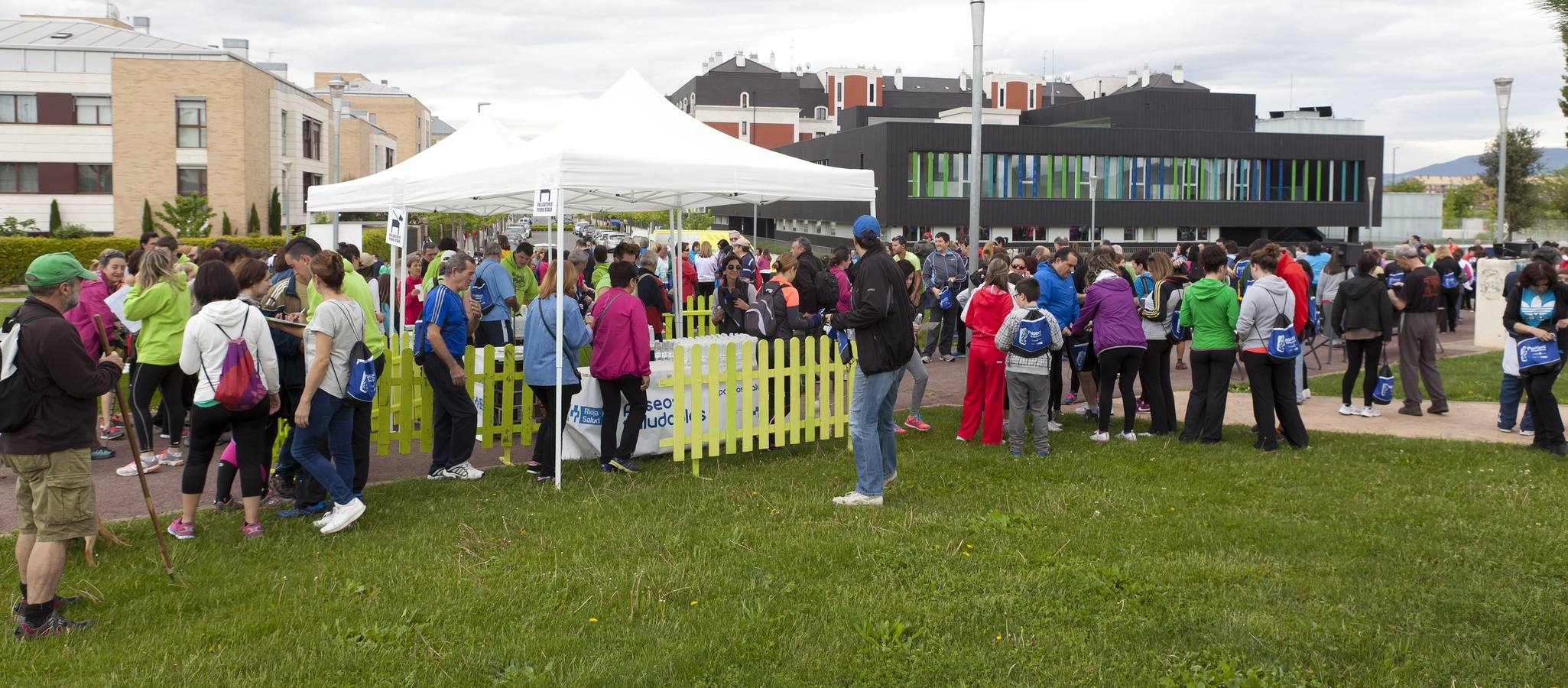 Unas 1.300 personas participan en el Paseo Saludable