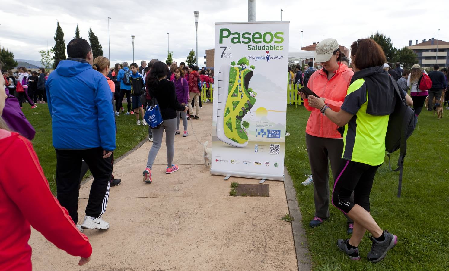 Unas 1.300 personas participan en el Paseo Saludable