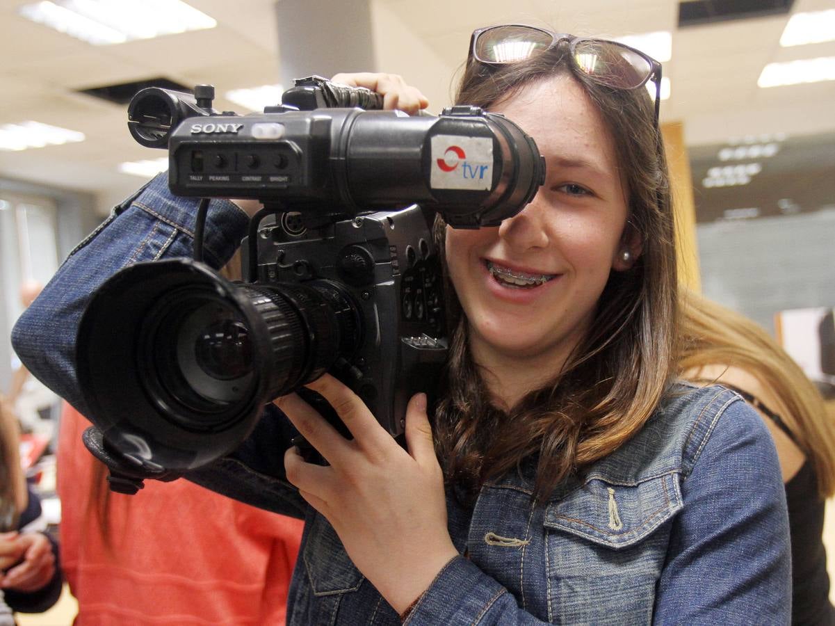 Los alumnos 2º de la ESO del Centro Marianistas de Vitoria y Logroño visitan la multimedia de Diario LA RIOJA