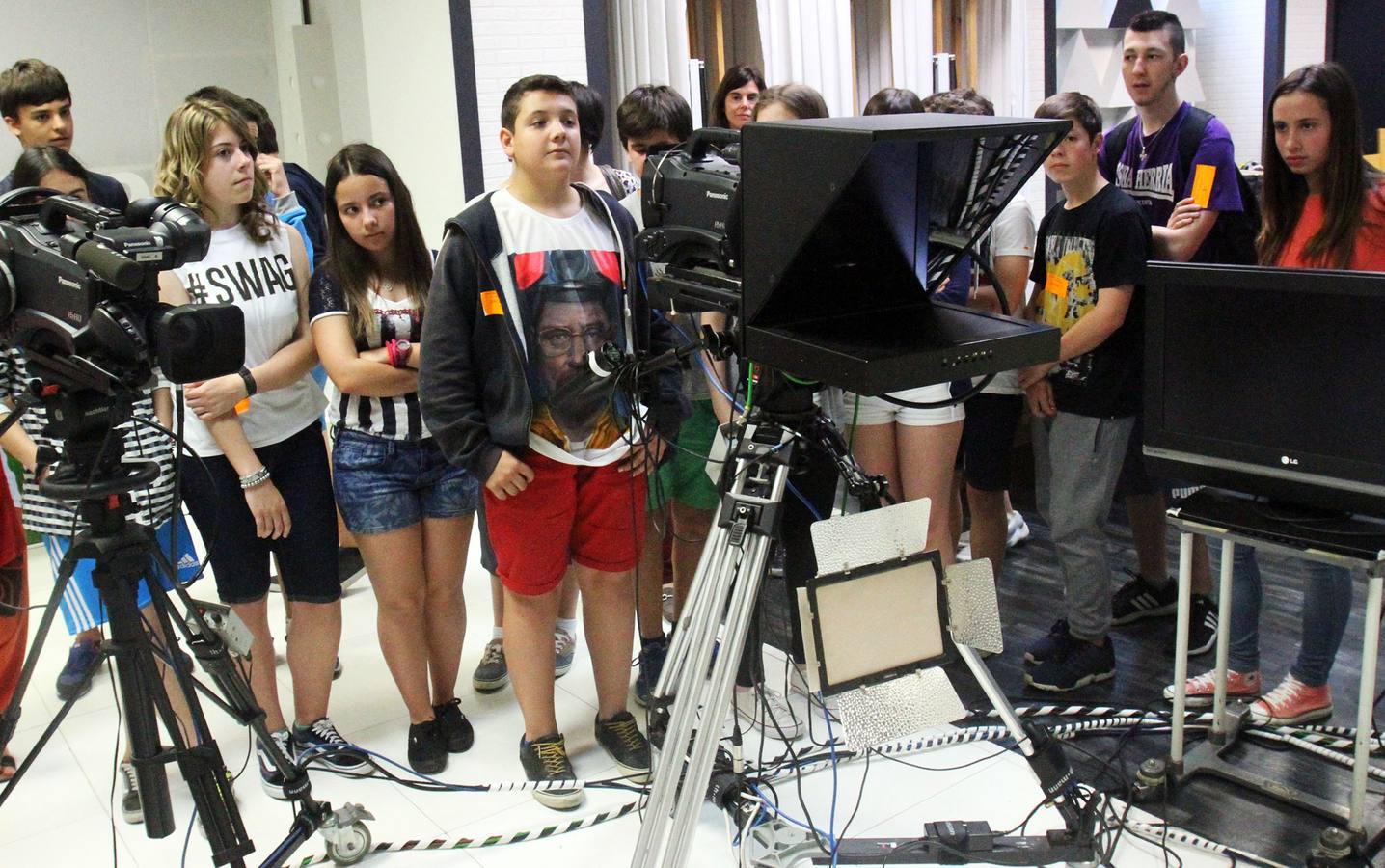 Los alumnos 2º de la ESO del Centro Marianistas de Vitoria y Logroño visitan la multimedia de Diario LA RIOJA