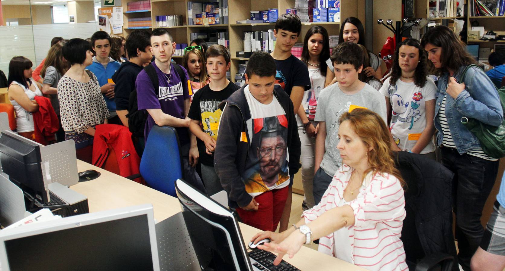 Los alumnos 2º de la ESO del Centro Marianistas de Vitoria y Logroño visitan la multimedia de Diario LA RIOJA