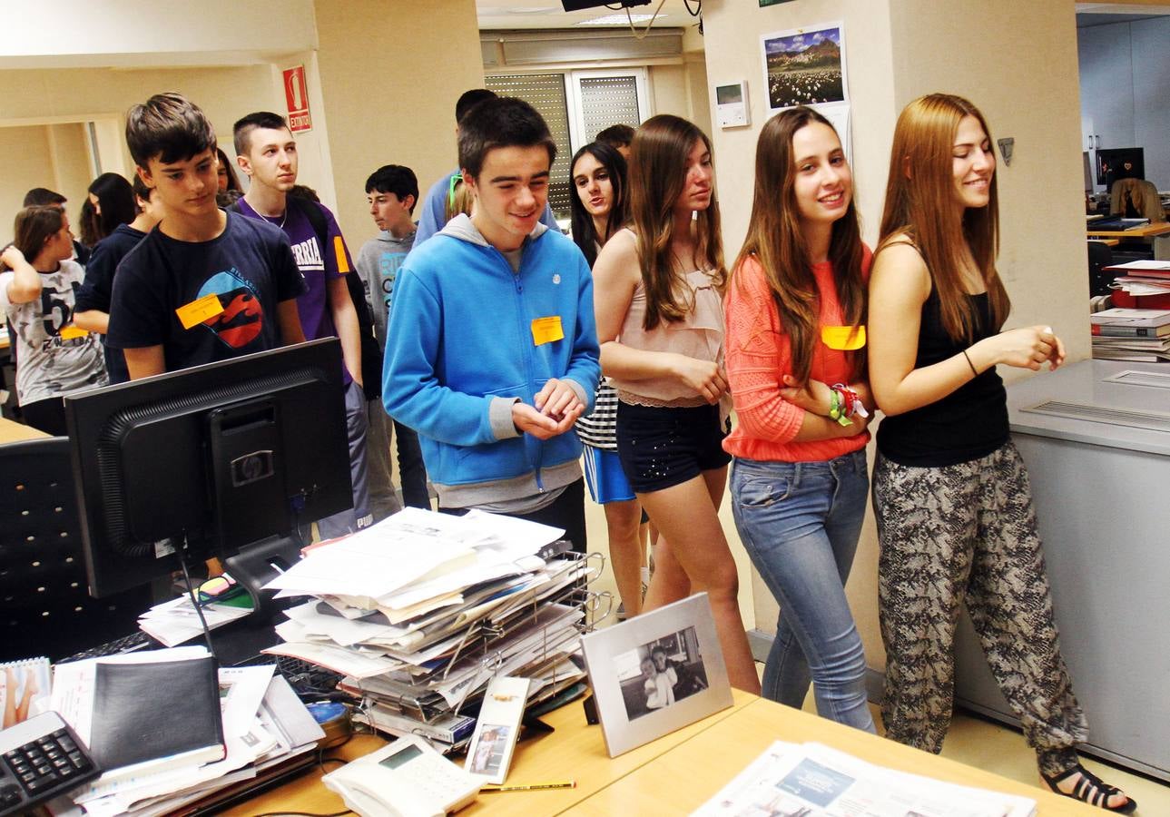 Los alumnos 2º de la ESO del Centro Marianistas de Vitoria y Logroño visitan la multimedia de Diario LA RIOJA