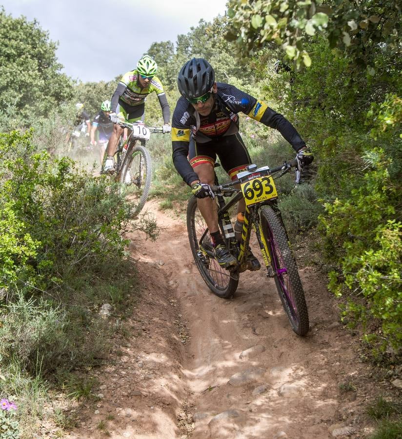 La salida, los podios y el inicio de la primera etapa de La Rioja Bike Race