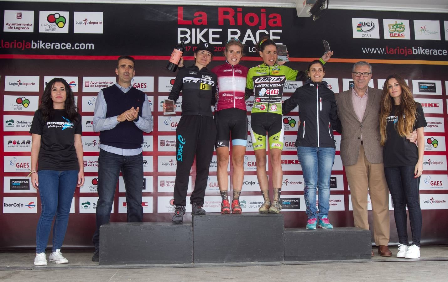 La salida, los podios y el inicio de la primera etapa de La Rioja Bike Race