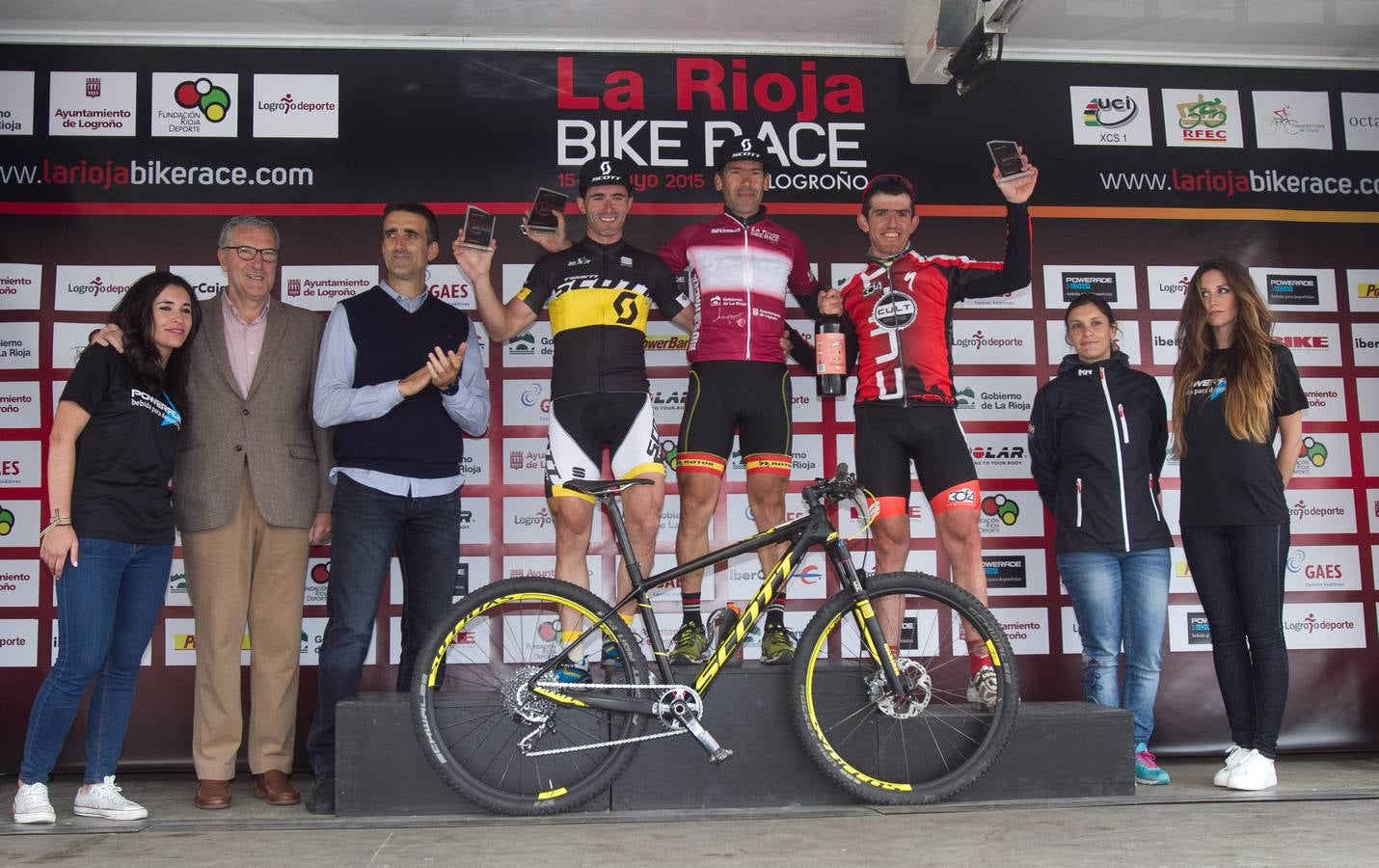 La salida, los podios y el inicio de la primera etapa de La Rioja Bike Race