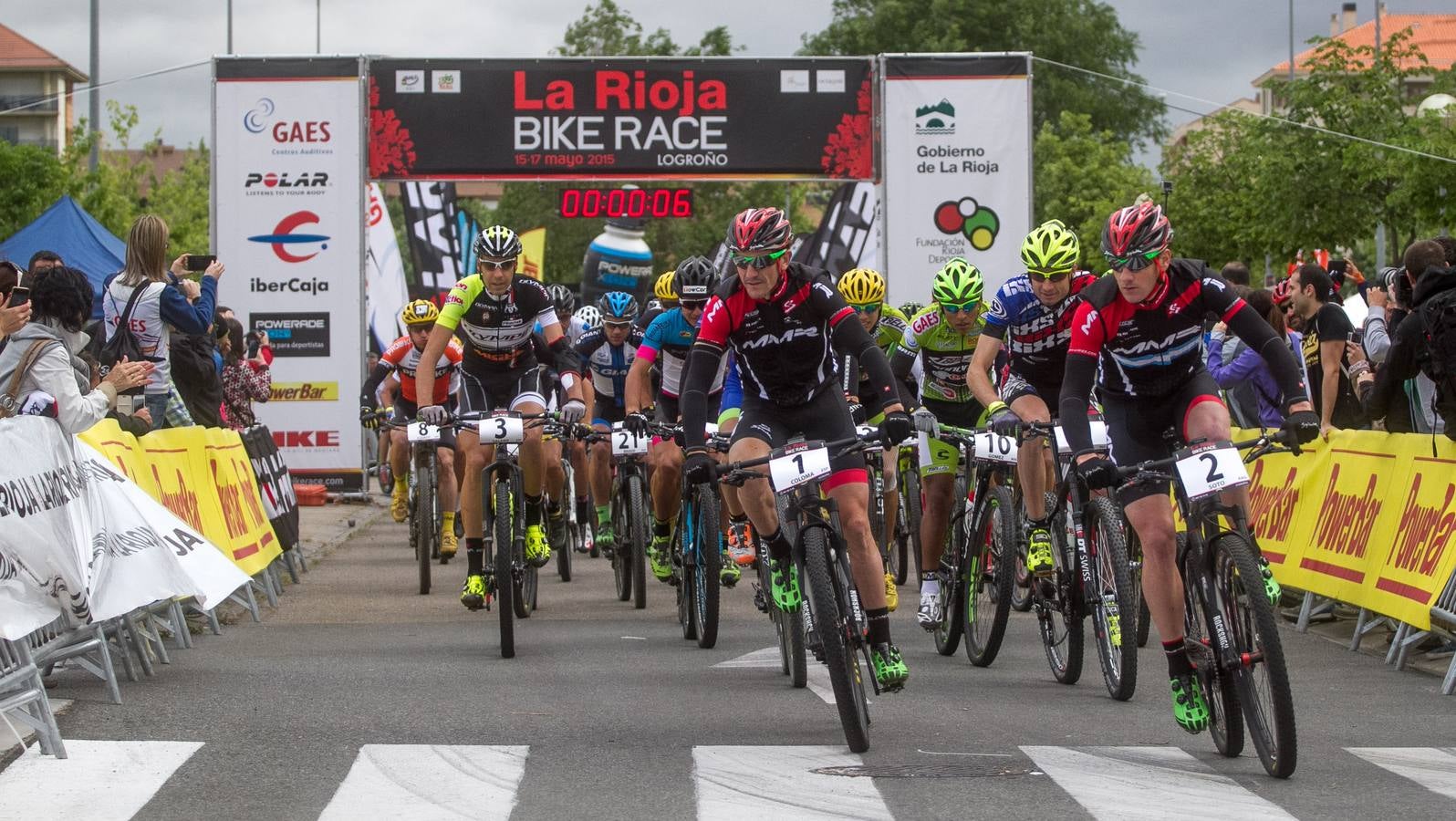 La salida, los podios y el inicio de la primera etapa de La Rioja Bike Race