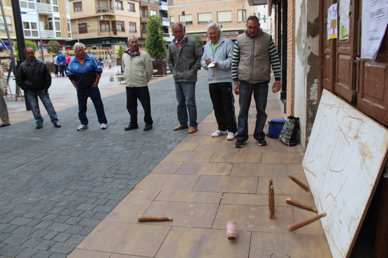 Rincón de Soto. Juegos de bolos en las calles.