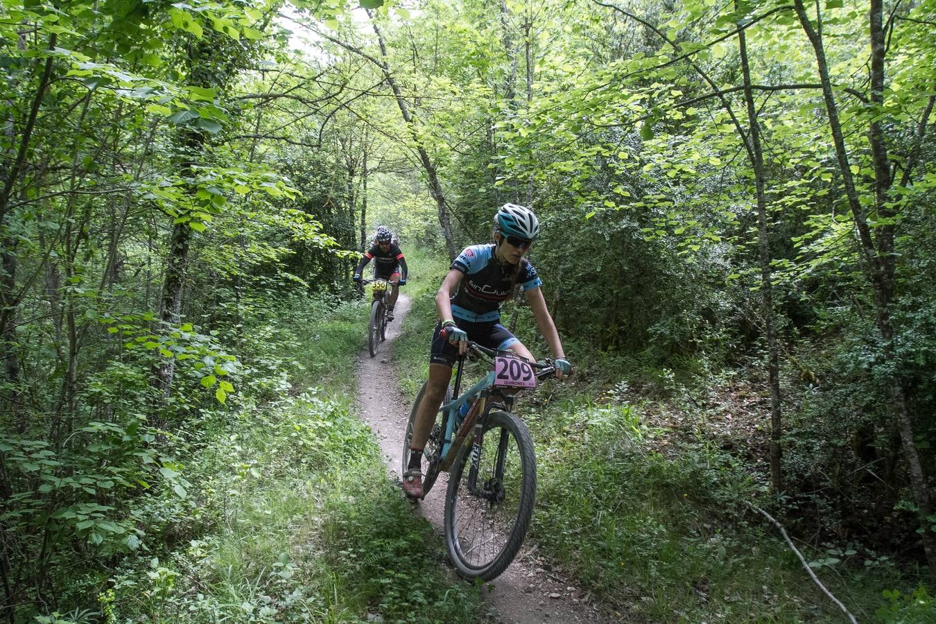 Salida y desarrollo de la segunda etapa de La Rioja Bike Race