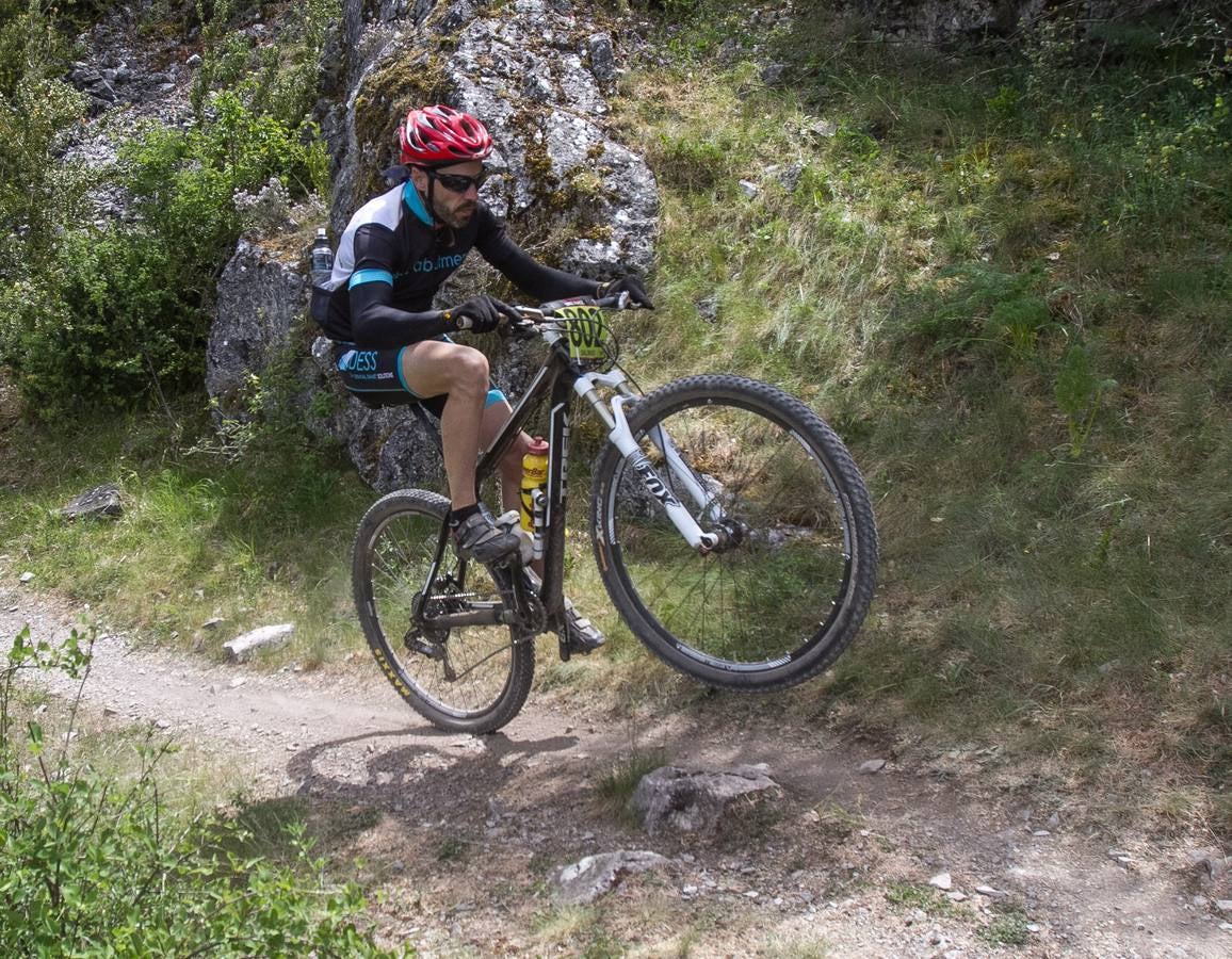 Salida y desarrollo de la segunda etapa de La Rioja Bike Race