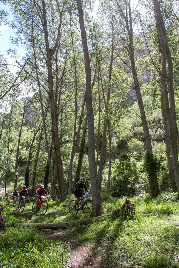 Salida y desarrollo de la segunda etapa de La Rioja Bike Race