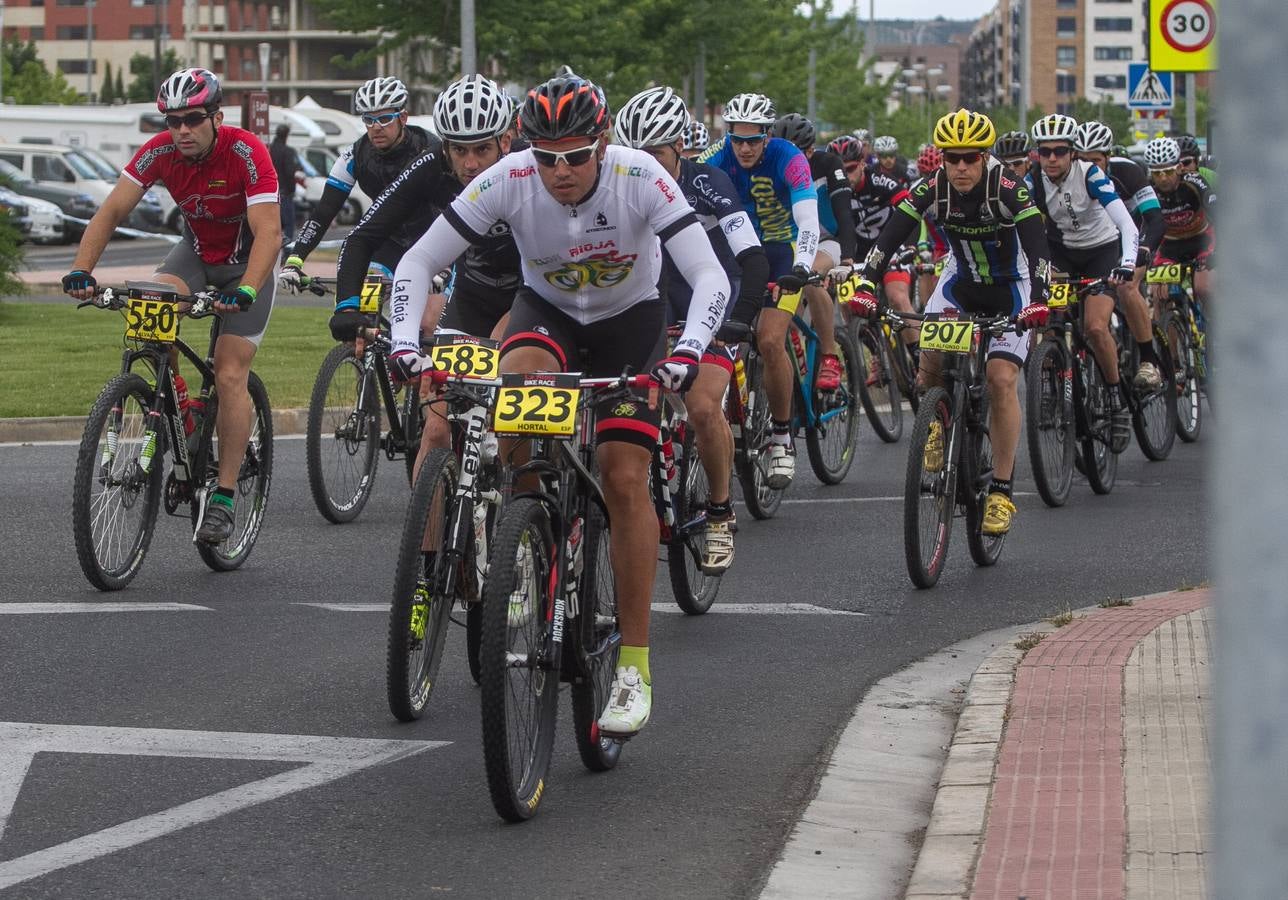 Salida y desarrollo de la segunda etapa de La Rioja Bike Race