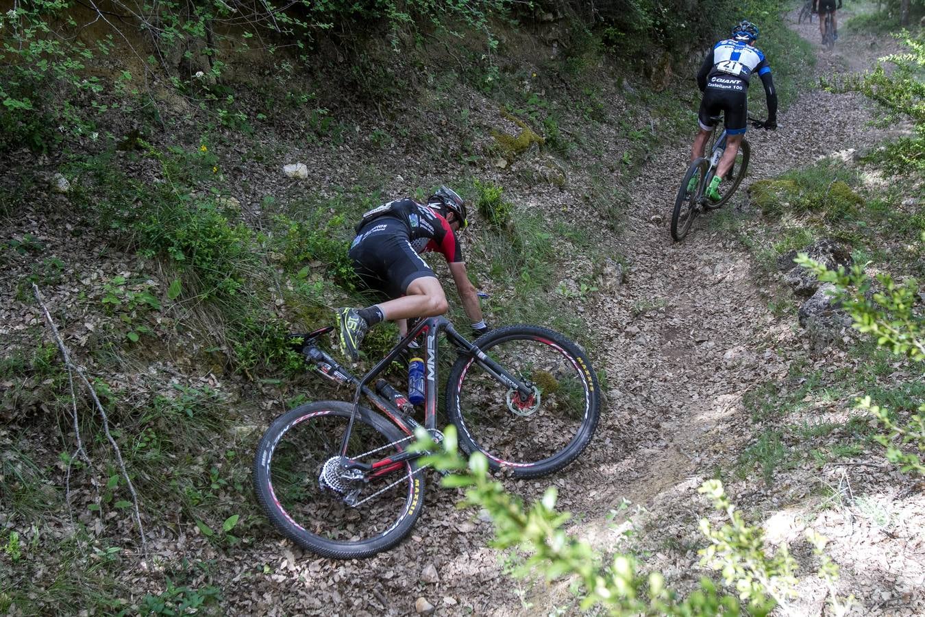 Salida y desarrollo de la segunda etapa de La Rioja Bike Race