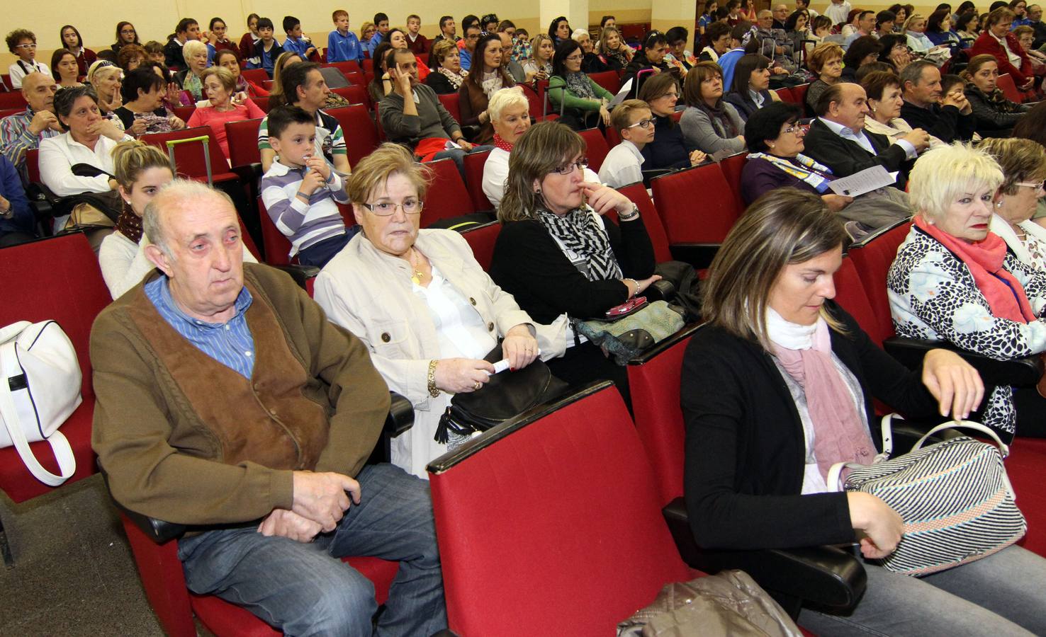 Festival homenaje a los abuelos en las Aulas de la Tercera Edad