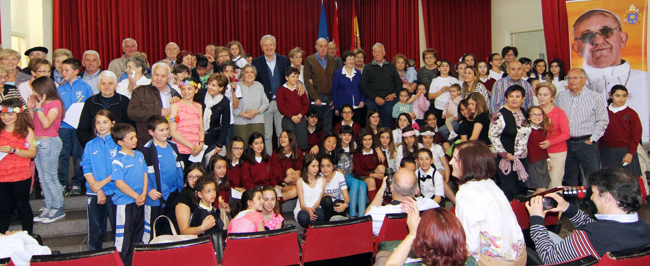 Festival homenaje a los abuelos en las Aulas de la Tercera Edad