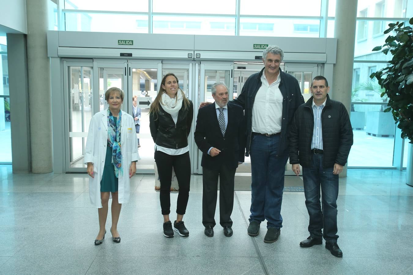 Visita a los niños de dos &#039;grandes&#039; del baloncesto