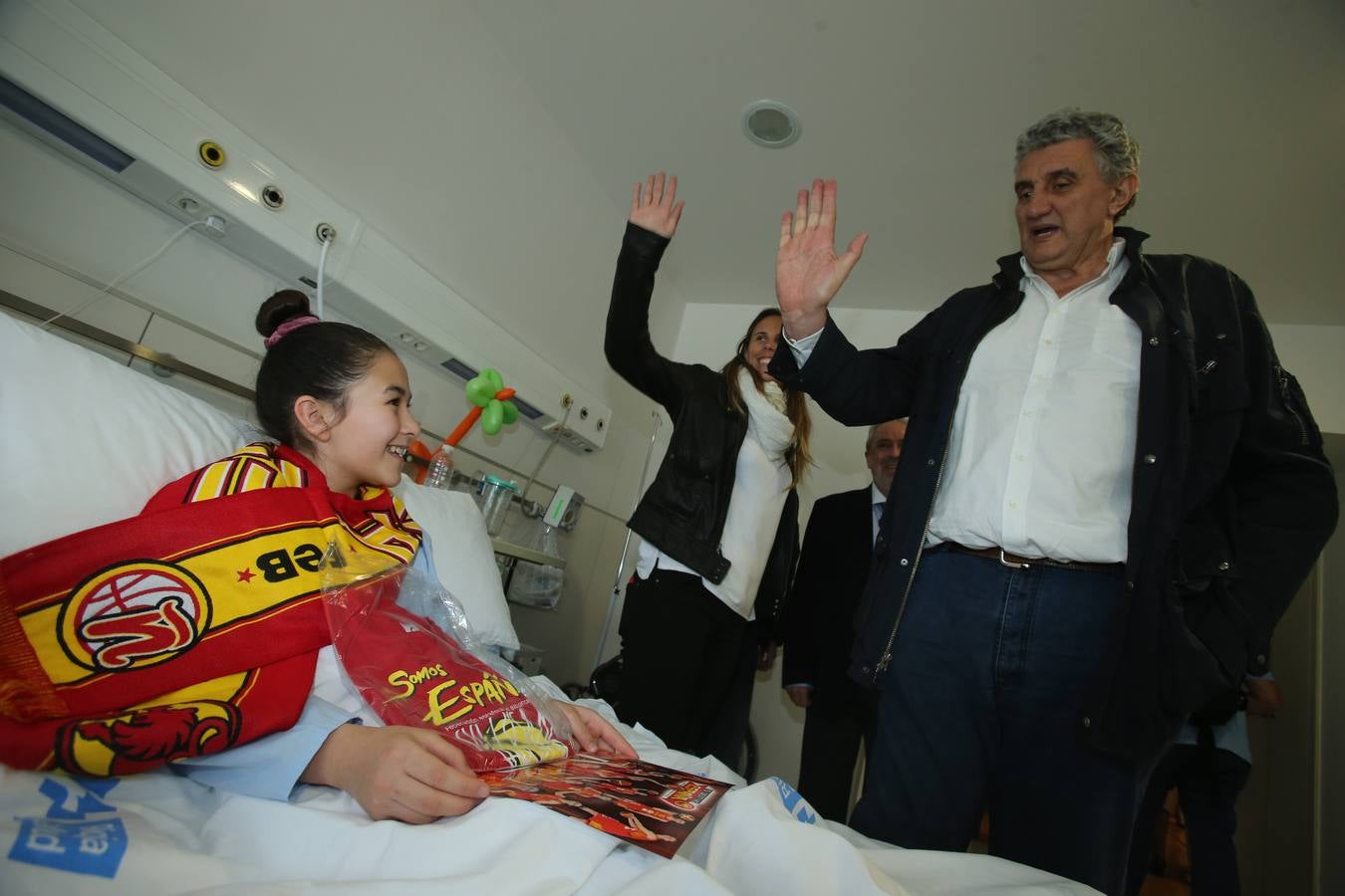 Visita a los niños de dos &#039;grandes&#039; del baloncesto